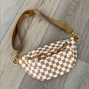 Checkered Fawny pack